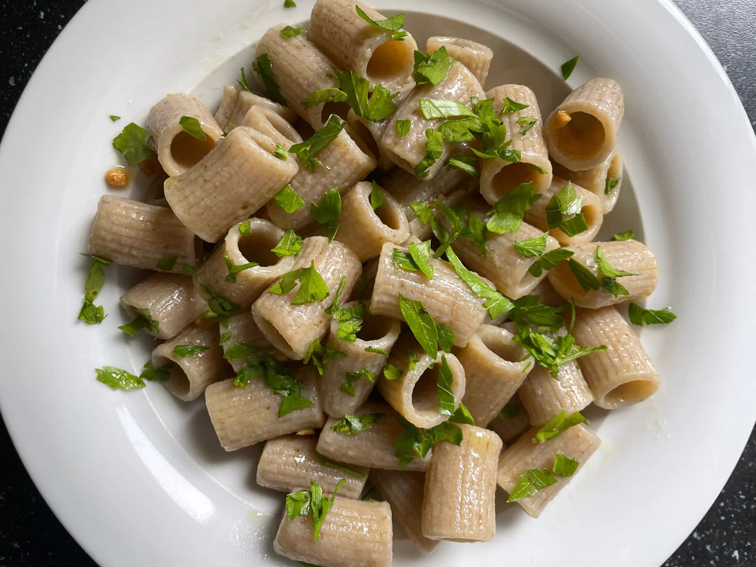 Mezze maniche proteiche aglio olio e peperoncino